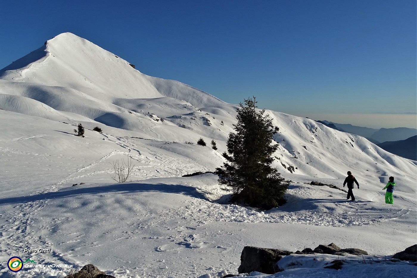 79 Dal Rif. Nicola bella vista in Sodadura baciato dal sole.JPG